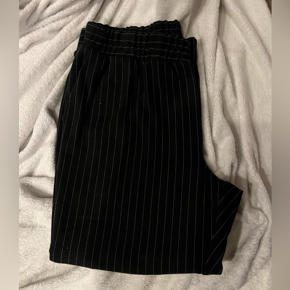 Look like fancy trousers but feel like leggings. These are capri length